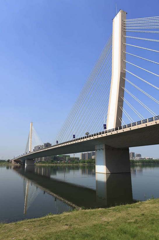 无人,竖图,彩色,室外,特写,白天,旅游,度假,名胜古迹,标志建筑,城市,大桥,地标,建筑,桥梁,中国,亚洲,遗迹,图片,景观,斜拉桥,桥,古迹,文物,娱乐,建设,古建筑,现代建筑,享受,休闲,旅游胜地,放松,摄影,古文明,东亚,辽宁,辽宁省,沈阳,中华人民共和国,省会,沈阳市,辽,东北地区,斜张桥,河,东北,中国东北地区,东北三省,东三省,富民桥,浑河,bj174