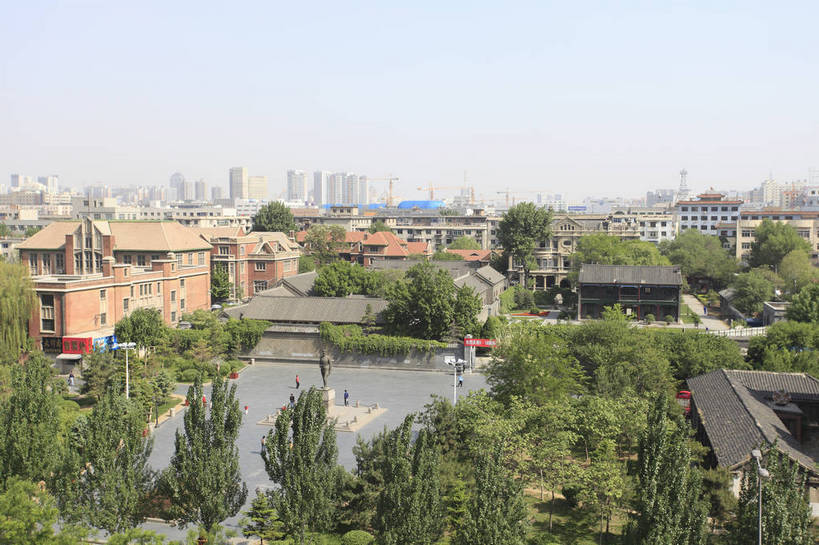 横图,俯视,彩色,室外,特写,白天,旅游,度假,名胜古迹,标志建筑,城市,地标,建筑,中国,游人,遗迹,图片,景观,建筑群,古典,古迹,文物,娱乐,建设,古建筑,历史建筑,享受,休闲,旅游胜地,放松,摄影,中国文化,古文明,辽宁,沈阳,张氏帅府,传统文化,bj174