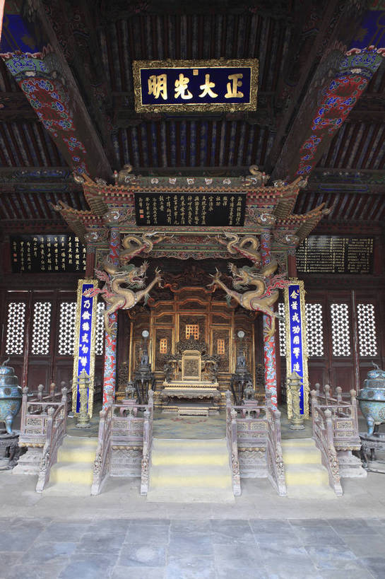 无人,宫殿,竖图,彩色,室内,白天,旅游,度假,名胜古迹,标志建筑,地标,建筑,中国,遗迹,图片,文化遗产,古迹,文物,娱乐,建设,古建筑,大堂,历史建筑,享受,休闲,旅游胜地,放松,摄影,古代建筑,中国文化,古文明,辽宁,沈阳,龙椅,皇宫,传统文化,bj174