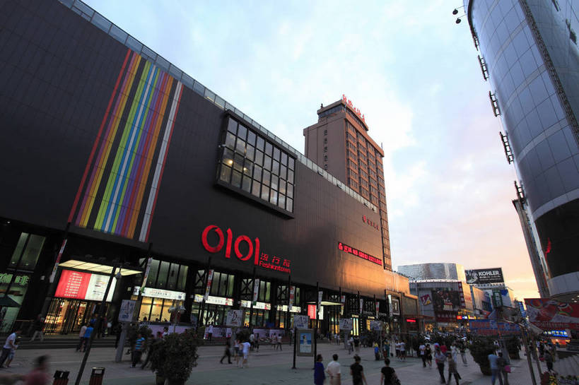 商店,广场,横图,彩色,室外,美景,步行街,城市,橱窗,道路,建筑,街道,路,商场,夜景,公路,中国,游人,图片,景观,灯光,交通,景色,摄影,辽宁,沈阳,灯火辉煌,马路,商业中心,bj174