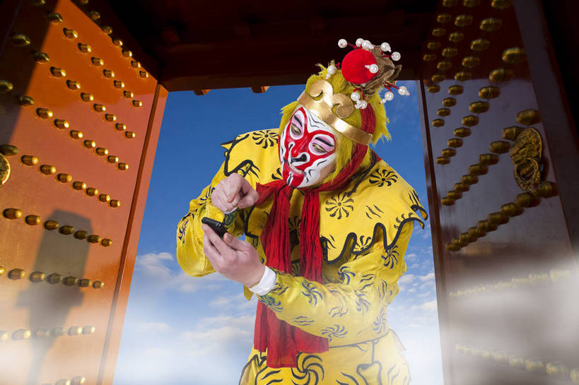 东方人,中年人,一个人,演员,横图,彩色,室内,白天,抠图,侧面,化妆,满意,自由,门,手机,北京,中国,表演,艺术,造型,鲜艳,人物,头饰,图片,浪漫,文化,电脑合成,传统,脸谱,享受,表情,姿势,创意,摄影,服饰,动作,滑稽,中国文化,戏剧,民族服饰,演出服,京剧,国粹,美猴王,男人,男性,中年男性,亚洲人,中国人,半身,影棚拍摄,化装,中国戏曲,武生,传统文化,舞台妆,bj174