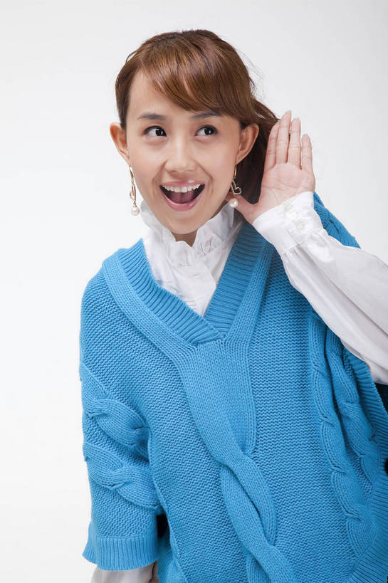 东方人,一个人,站,竖图,彩色,室内,白天,正面,毛衣,时尚,满意,自由,帽子,北京,中国,人物,图片,浪漫,美丽,休闲装,享受,休闲,活力,可爱,美女,俏皮,竖,摄影,生活方式,青春,优雅,年轻女性,女人,女性,亚洲人,中国人,年轻人,半身,影棚拍摄,愉快,bj174