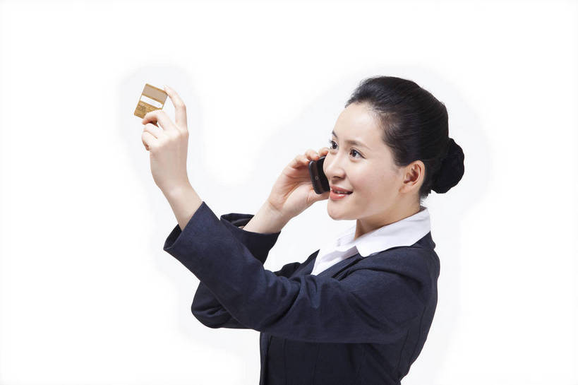 东方人,一个人,商务人士,商务女性,站,打电话,横图,彩色,室内,白天,侧面,西装,商务,时尚,满意,自由,成功,北京,中国,套装,正装,人物,图片,美丽,生活,现代,职业,活力,可爱,美女,自信,理财,摄影,奋斗,青春,优雅,商务装,工薪阶层,精明,银行卡,年轻女性,女人,女性,亚洲人,中国人,年轻人,白领,上班族,电子商务,半身,影棚拍摄,愉快,bj174