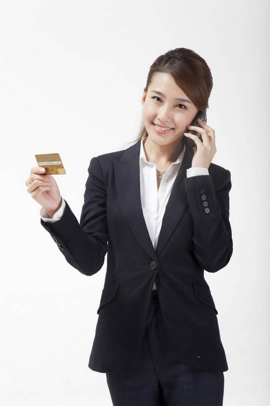 东方人,一个人,商务人士,商务女性,站,打电话,竖图,彩色,室内,白天,正面,西装,商务,时尚,满意,自由,成功,北京,中国,套装,正装,人物,图片,美丽,生活,现代,职业,活力,可爱,美女,竖,自信,理财,摄影,奋斗,青春,优雅,商务装,工薪阶层,精明,银行卡,年轻女性,女人,女性,亚洲人,中国人,年轻人,白领,上班族,电子商务,半身,影棚拍摄,愉快,bj174