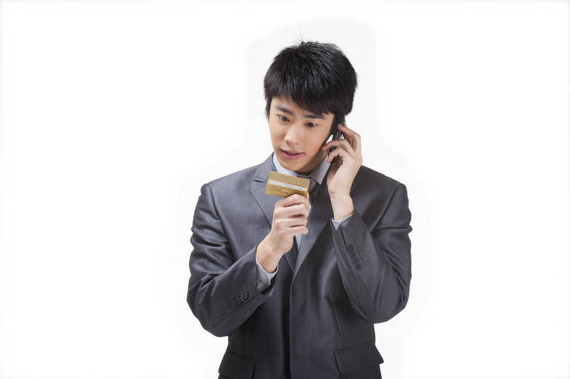 东方人,一个人,商务人士,商务男性,站,打电话,横图,彩色,室内,白天,正面,衬衫,西装,商务,时尚,满意,自由,成功,北京,中国,套装,正装,人物,图片,生活,现代,职业,成熟,活力,可爱,自信,理财,摄影,奋斗,青春,商务装,工薪阶层,精明,银行卡,男人,男性,年轻男性,亚洲人,中国人,年轻人,白领,上班族,电子商务,半身,影棚拍摄,衬衣,愉快,bj174