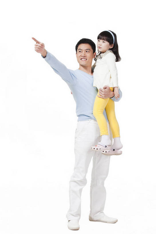 东方人,婴儿,儿童,两个人,家庭,父亲,女儿,站,抱,微笑,竖图,彩色,室内,白天,正面,时尚,满意,自由,幸福,纯洁,分享,北京,中国,人物,图片,浪漫,指点,休闲装,小孩,小女孩,享受,休闲,父女,活力,可爱,竖,童趣,摄影,活泼,生活方式,青春,亲情,宝宝,纯真,烂漫,无邪,乐观,伶俐,天真,男人,男性,年轻男性,亚洲人,中国人,孩子,年轻人,全身,影棚拍摄,愉快,bj174