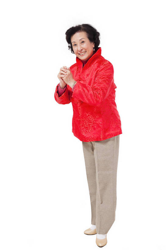 东方人,老年人,一个人,站,微笑,竖图,彩色,室内,白天,侧面,时尚,满意,自由,北京,中国,春节,新年,节日,人物,图片,浪漫,休闲装,老人,享受,休闲,健康,喜庆,活力,可爱,竖,自信,抱拳,摄影,生活方式,优雅,乐观,老年女性,女人,女性,亚洲人,中国人,全身,影棚拍摄,愉快,拜年,bj174