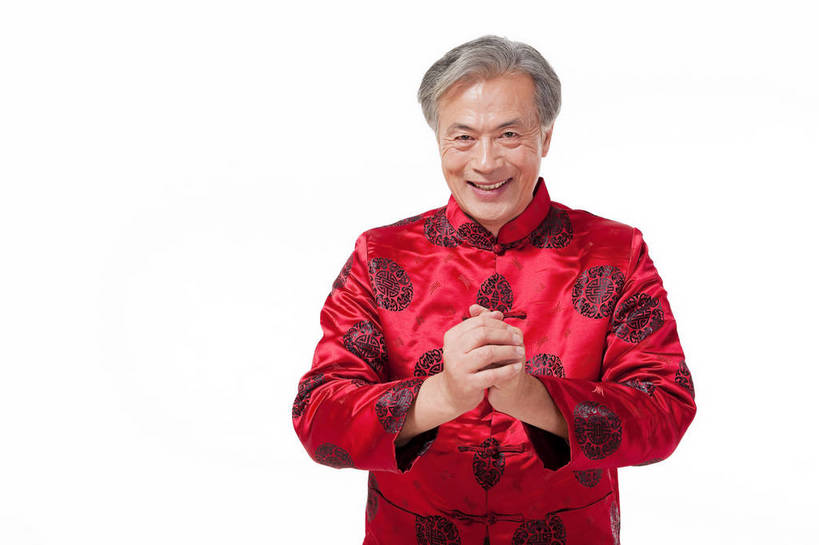 东方人,老年人,一个人,站,微笑,横图,彩色,室内,白天,正面,时尚,满意,自由,北京,中国,春节,新年,节日,人物,图片,浪漫,休闲装,老人,享受,休闲,健康,喜庆,活力,可爱,自信,抱拳,摄影,生活方式,乐观,老年男性,老年女性,男人,男性,女人,女性,亚洲人,中国人,半身,影棚拍摄,愉快,拜年,bj174