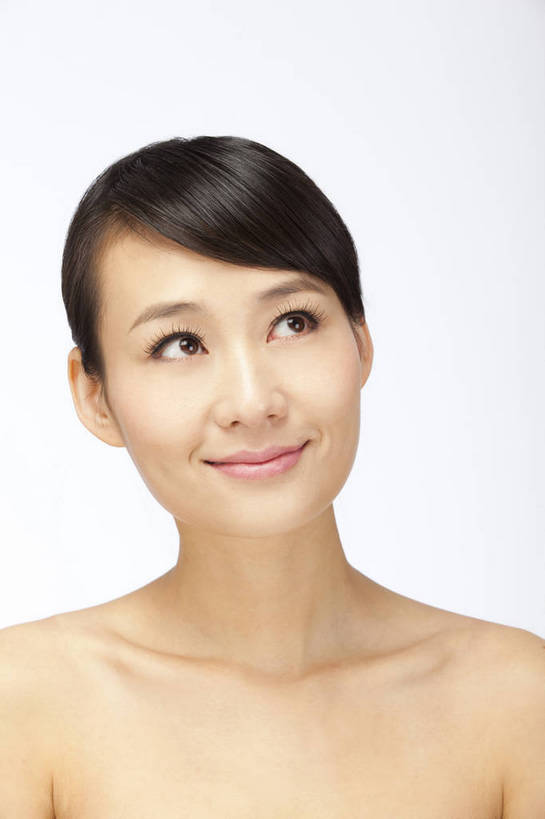 东方人,五官,眼睛,脸颊,头发,一个人,笑,竖图,彩色,室内,白天,白色背景,正面,美容,性感,北京,中国,护肤,图片,美丽,年轻,漂亮,现代,黑色,清洁,保养,享受,休闲,健康,活力,可爱,美女,摄影,头像,生活方式,青春,皮肤,毛发,年轻女性,女人,女性,亚洲人,中国人,年轻人,影棚拍摄,愉快,bj174