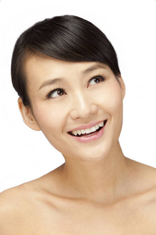 东方人,五官,眼睛,脸颊,头发,一个人,笑,竖图,彩色,室内,白天,白色背景,正面,美容,性感,北京,中国,护肤,图片,美丽,年轻,漂亮,现代,黑色,清洁,保养,享受,休闲,健康,活力,可爱,美女,摄影,头像,生活方式,青春,皮肤,毛发,年轻女性,女人,女性,亚洲人,中国人,年轻人,影棚拍摄,愉快,bj174