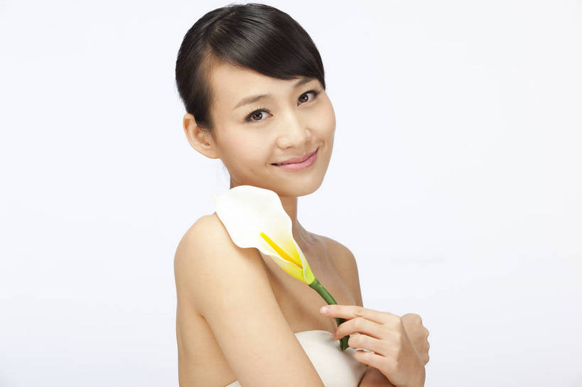 东方人,五官,眼睛,脸颊,手,头发,一个人,笑,横图,彩色,室内,白天,白色背景,侧面,美容,性感,马蹄莲,北京,中国,护肤,图片,美丽,年轻,漂亮,现代,花,鲜花,黑色,清洁,保养,享受,休闲,健康,活力,可爱,美女,一枝,摄影,头像,生活方式,青春,皮肤,毛发,年轻女性,女人,女性,亚洲人,中国人,年轻人,影棚拍摄,愉快,bj174