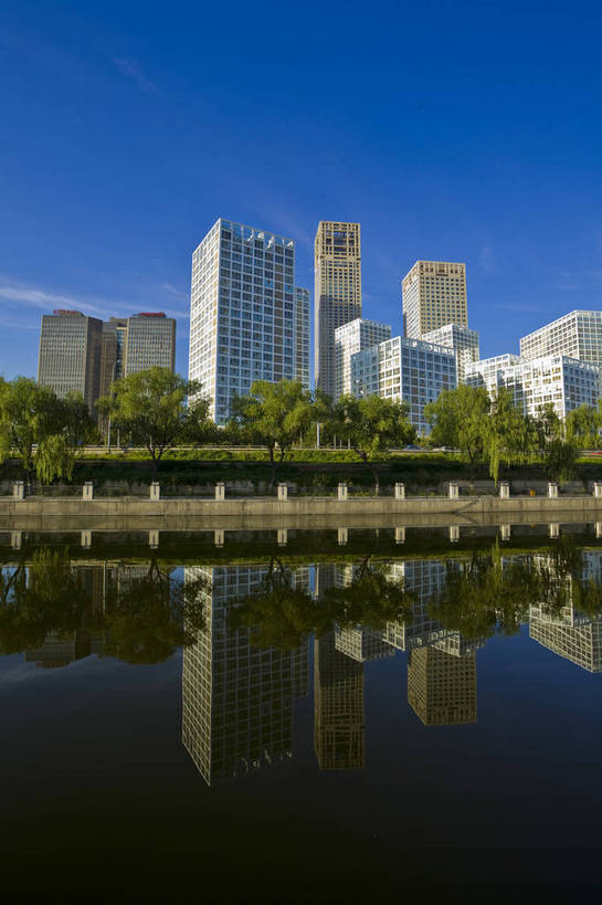 无人,竖图,彩色,室外,白天,旅游,办公楼,城市风光,城市,道路,建筑,写字楼,北京,中国,亚洲,图片,河岸,建筑群,首都,辉煌,现代建筑,蓝天,阳光,旅游胜地,摩天大厦,金融,摄影,经济,文明,中国文化,东亚,发展,中华人民共和国,北京市,京,北平,华北地区,朝阳区,通州区,繁荣,河,旅行,建外SOHO,通惠河,bj174