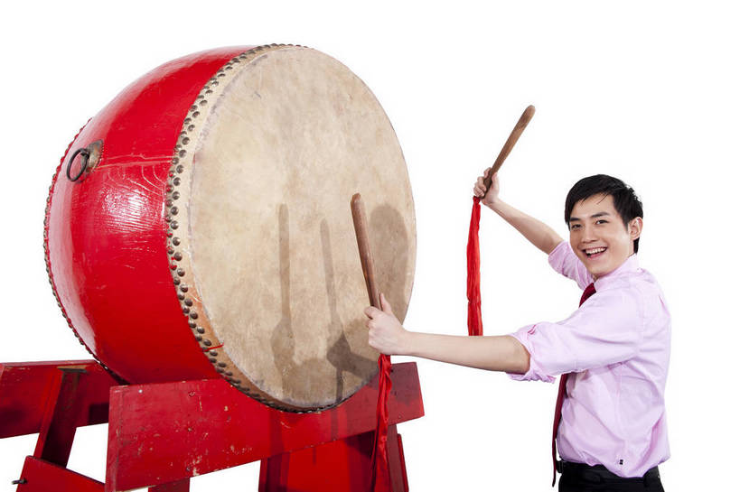 东方人,一个人,笑,鼓掌,横图,彩色,室内,白天,抠图,白色背景,侧面,衬衫,满意,兴奋,北京,中国,春节,新年,亚洲,表演,节日,造型,图片,敲鼓,站着,享受,喜庆,姿势,摄影,动作,中国文化,东亚,男人,男性,年轻男性,亚洲人,中国人,年轻人,拍手,半身,影棚拍摄,传统文化,bj174