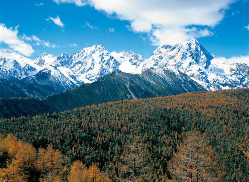 无人,摄影师,横图,彩色,照片,室外,白天,旅游,美景,森林,山,山脉,树林,雪山,植物,中国,亚洲,壮观,光线,山川,山峰,云,云朵,辽阔,云彩,云南,东方,树,树木,蓝色,白云,风景,蓝天,阳光,自然,群山,天,远景,摄影,大自然,雄伟,空旷,自然风光,摄像师,地貌,险峻,旅行,白茫雪山,bj174