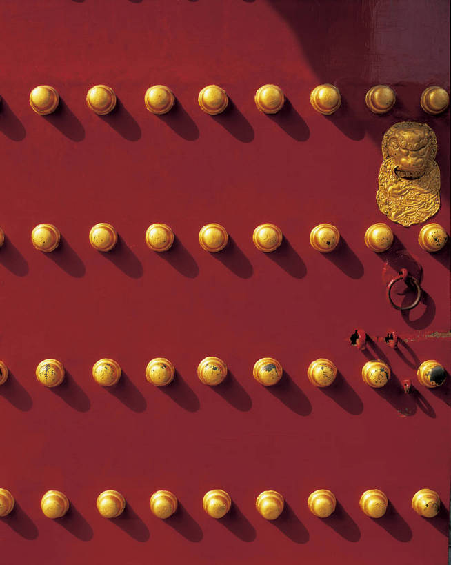 无人,摄影师,故宫,宫殿,竖图,彩色,照片,室外,白天,旅游,度假,门,建筑,北京,中国,古老,钉子,历史,文化,文物,娱乐,东方,名胜,红色,阳光,享受,休闲,金色,放松,五金,紧固,摄像师,世界文化遗产,牢固,稳固,bj174