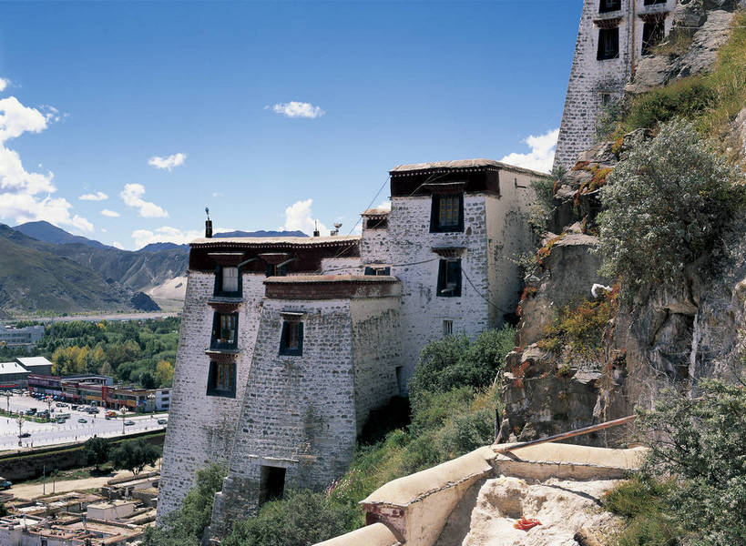 摄影师,宫殿,横图,彩色,照片,室外,白天,旅游,度假,石头,名胜古迹,山,标志建筑,地标,建筑,布达拉宫,中国,亚洲,节日,遗迹,民俗,光线,云,云朵,建筑群,云彩,古迹,历史,文化,文物,娱乐,建设,传统,古建筑,拉萨,西藏,遗址,东方,民族,风景,蓝天,阳光,天,祈祷,享受,休闲,健康,远景,旅游胜地,放松,许愿,摄影,宗教,佛教,信仰,晴天,纪念,祈求,藏,古文明,东亚,摄像师,西藏自治区,旧址,世界文化遗产,首府,中华人民共和国,西南地区,拉萨市,释教,第二普陀山,平安,bj174