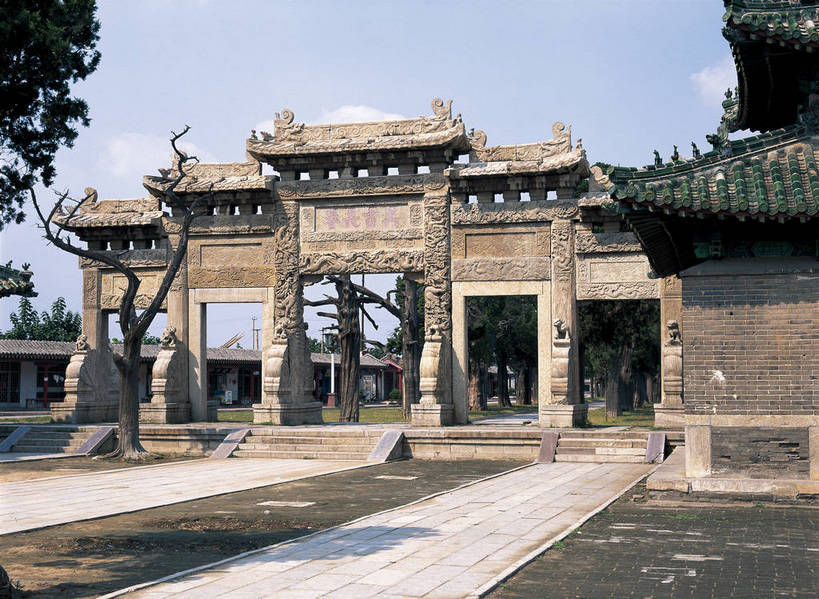 摄影师,横图,彩色,照片,室外,白天,旅游,名胜古迹,植物,标志建筑,地标,建筑,孔庙,中国,古老,遗迹,光线,古城,建筑群,牌坊,牌楼,古典,古迹,历史,文化,建设,古建筑,遗址,东方,树木,名胜,风景,蓝天,阳光,天,概念,远景,摄影,晴天,摄像师,旧址,bj174