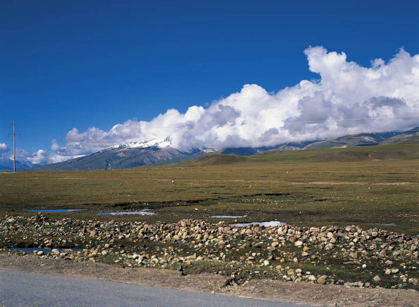 无人,摄影师,横图,彩色,室外,白天,旅游,草地,雪山,道路,中国,亚洲,高原,西藏,东方,白云,风景,蓝天,阳光,自然,晴天,空旷,自然风光,藏,东亚,摄像师,西藏自治区,中华人民共和国,西南地区,幽静,青藏公路,念青唐古拉山,念青唐古拉山脉,bj174