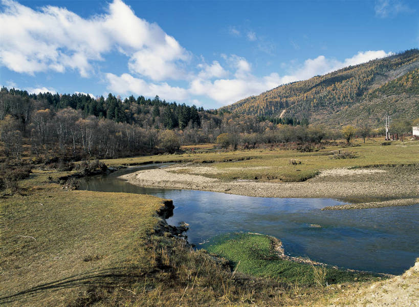 无人,摄影师,横图,彩色,室外,白天,旅游,草地,美景,山脉,树林,香格里拉,中国,亚洲,清澈,景点,辽阔,云南,东方,白云,风景,蓝天,阳光,自然,溪水,晴天,自然风光,摄像师,幽静,bj174