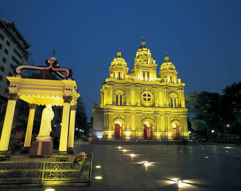 摄影师,广场,教堂,横图,彩色,照片,室外,夜晚,旅游,植物,城市,建筑,霓虹灯,雕塑,北京,中国,亚洲,灯光,首都,东方,树木,风景,蓝天,黄昏,王府井,天,摄影,近景,东亚,摄像师,中华人民共和国,东城区,北京市,京,北平,华北地区,王府井大街,东堂,王府井天主堂,标志性建筑,东城,bj174