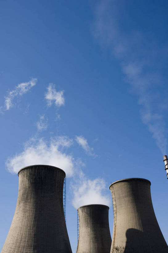 无人,摄影师,工厂,竖图,彩色,室外,白天,仰视,烟囱,北京,中国,亚洲,钢铁,东方,蓝天,远景,安静,工业,设施,晴天,资源,企业,摄像师,首钢,bj174