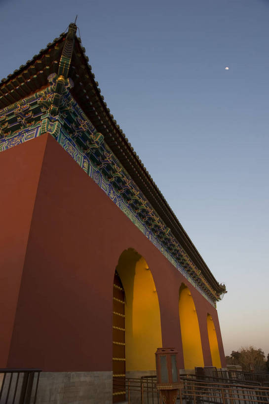 无人,摄影师,天坛,竖图,彩色,室外,白天,仰视,旅游,标志建筑,城市,地标,建筑,北京,中国,亚洲,古老,大门,冬季,建筑群,古典,历史,文化,建设,古建筑,东方,风景,蓝天,晴天,园林,宁静,雄伟,文明,近景,摄像师,皇家园林,bj174