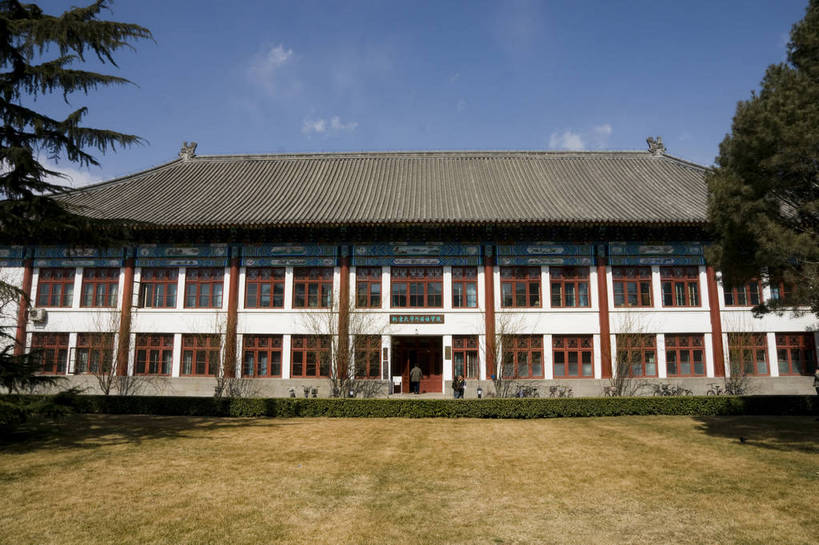 无人,摄影师,学校,横图,彩色,室外,白天,仰视,草坪,建筑,北京,中国,亚洲,古老,古典,教育,历史,文化,校园,楼房,东方,树木,白云,蓝天,阳光,摄影,晴天,宁静,文明,古朴,摄像师,高等学府,祥和,旅行,大学,北京大学,bj174