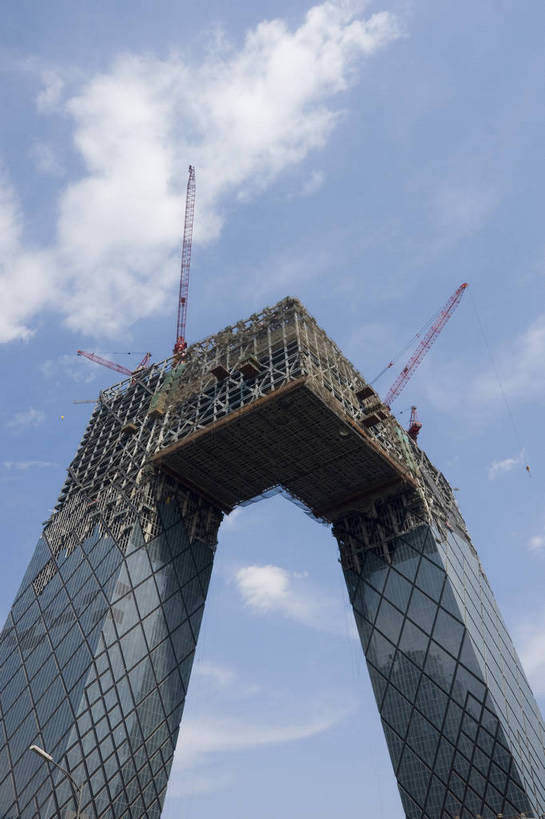 无人,摄影师,竖图,彩色,室外,白天,仰视,旅游,城市,大厦,建筑,摩天大楼,北京,中国,亚洲,繁华,壮观,首都,建设,东方,施工,现代化,白云,风景,蓝天,晴天,雄伟,东亚,摄像师,发展,中华人民共和国,北京市,京,北平,华北地区,繁荣,进步,旅行,高层建筑,北京CBD,北京商务中心区,中国北京大北窑,大裤衩,智窗,中央电视台总部大楼,bj174