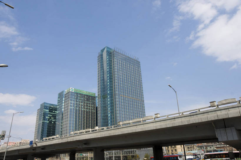 无人,摄影师,横图,彩色,室外,白天,仰视,旅游,城市,大厦,建筑,摩天大楼,写字楼,北京,中国,亚洲,繁华,壮观,楼群,首都,东方,现代化,白云,风景,蓝天,晴天,雄伟,高架桥,东亚,摄像师,发展,中华人民共和国,北京市,京,北平,华北地区,繁荣,进步,旅行,高层建筑,北京CBD,北京商务中心区,中国北京大北窑,东三环,bj174