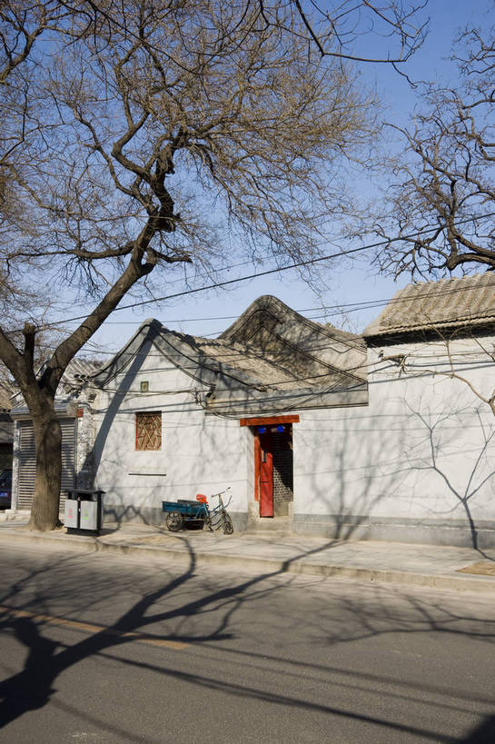 无人,摄影师,竖图,彩色,室外,白天,道路,建筑,北京,中国,亚洲,古老,大街,首都,古迹,历史,文化,树木,名胜,风景,蓝天,阳光,晴天,文明,东亚,摄像师,中华人民共和国,东城区,北京市,京,北平,华北地区,幽静,房子,东城,北池子大街,bj174