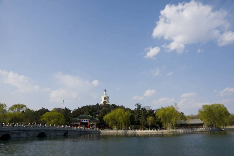 无人,摄影师,公园,横图,彩色,室外,白天,旅游,湖泊,建筑,北海公园,北京,中国,亚洲,古老,壮观,古迹,历史,文化,文物,古建筑,白塔,东方,树木,名胜,白云,风景,蓝天,阳光,晴天,雄伟,文明,摄像师,北海,世界文化遗产,幽静,bj174