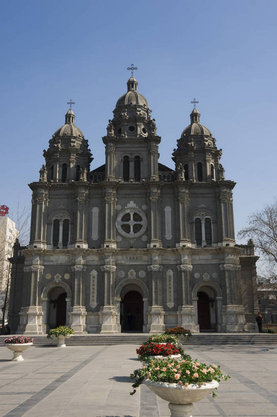 无人,摄影师,教堂,竖图,彩色,室外,白天,仰视,北京,中国,亚洲,古老,艺术,壮观,十字架,古迹,历史,文化,文物,古建筑,商业街,东方,蓝天,阳光,王府井,和谐,摄影,宗教,晴天,宁静,凝重,天主教,文明,摄像师,祥和,旅行,bj174