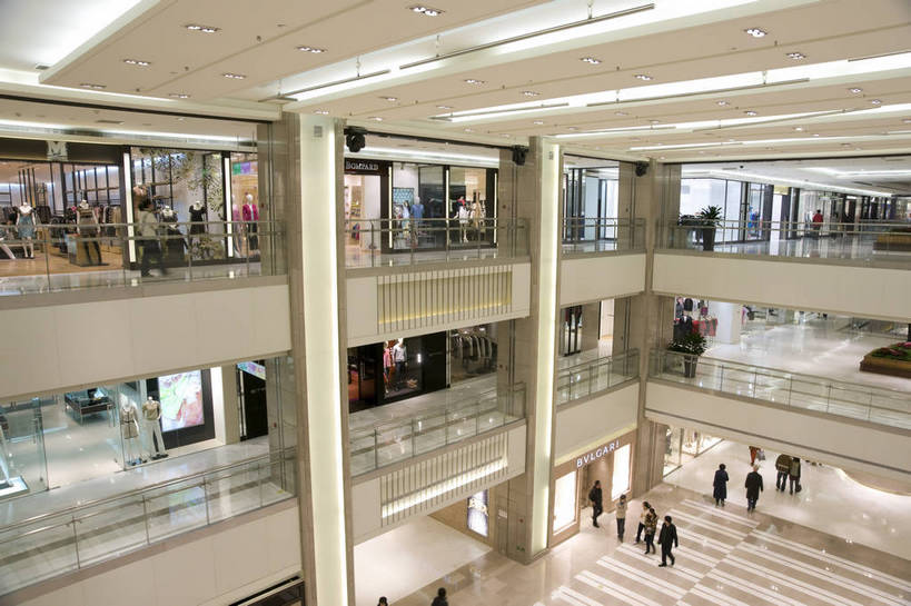 摄影师,横图,俯视,彩色,室内,购物,消费,城市,商场,北京,中国,亚洲,首都,豪华,楼房,顾客,东方,现代化,摄影,整洁,专卖店,高档,东亚,摄像师,中华人民共和国,北京市,京,北平,华北地区,朝阳区,高角度拍摄,旅行,商业,店铺,购物中心,建国路,北京新光天地百货,新光天地,bj174