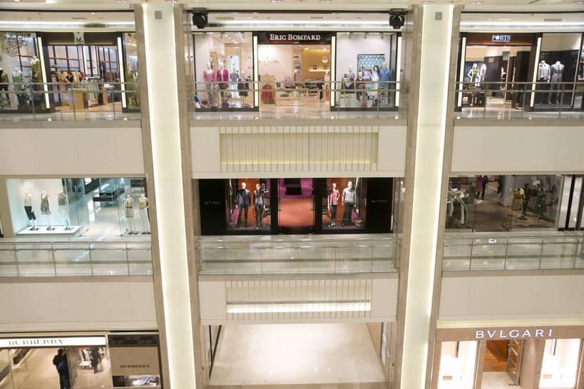 无人,摄影师,横图,俯视,彩色,室内,购物,消费,城市,商场,北京,中国,亚洲,商品,首都,豪华,楼房,东方,现代化,摄影,整洁,专卖店,高档,东亚,摄像师,中华人民共和国,北京市,京,北平,华北地区,朝阳区,高角度拍摄,旅行,商业,店铺,购物中心,建国路,北京新光天地百货,新光天地,bj174