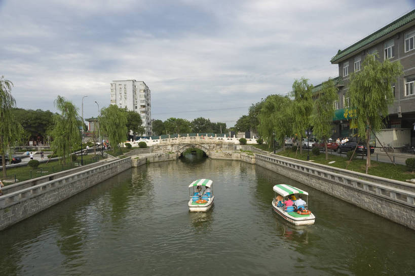 划船,摄影师,横图,彩色,室外,白天,城市,北京,中国,亚洲,游客,云,历史,文化,什刹海,东方,拱桥,游船,树木,阳光,人工湖,摄影,晴天,优美,文明,闲适,悠闲,惬意,摄像师,心旷神怡,荡舟,祥和,旅行,bj174