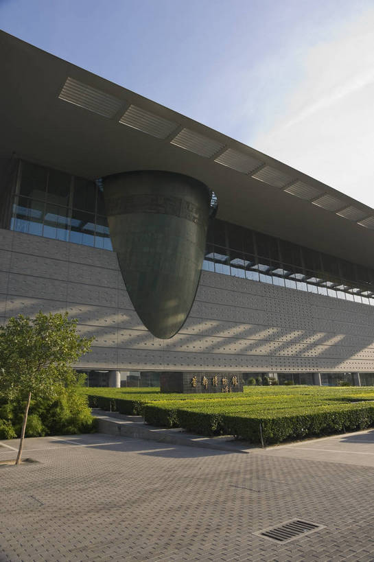 无人,摄影师,博物馆,竖图,彩色,室外,白天,仰视,城市,北京,中国,亚洲,文化,东方,树木,现代化,蓝天,阳光,气派,摄影,晴天,整洁,文明,摄像师,旅行,高层建筑,首都博物馆,bj174