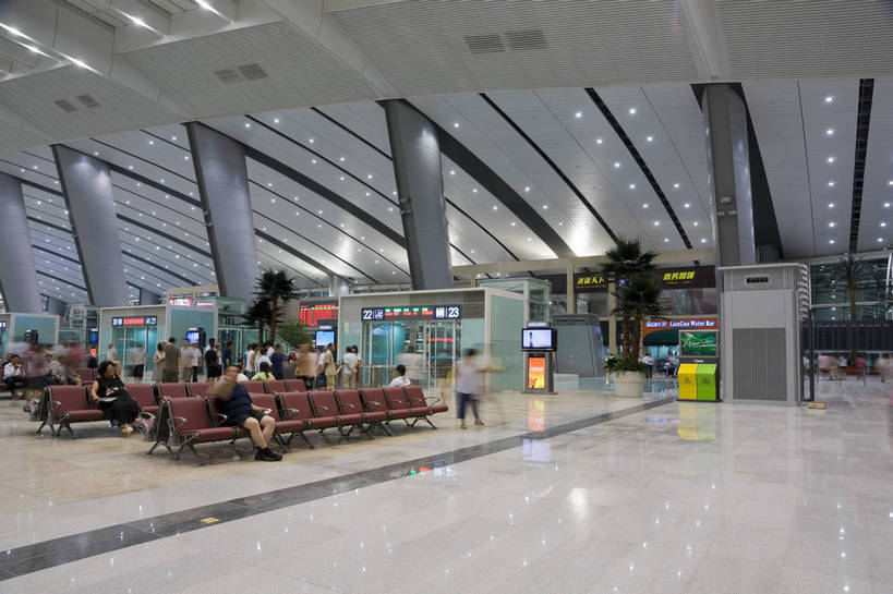 人群,摄影师,火车站,横图,彩色,室内,旅游,城市,建筑,北京,中国,亚洲,灯光,旅客,现代化,风景,经济,整洁,明亮,舒适,候车室,宽敞,喧闹,摄像师,标志性建筑,北京南站,bj174