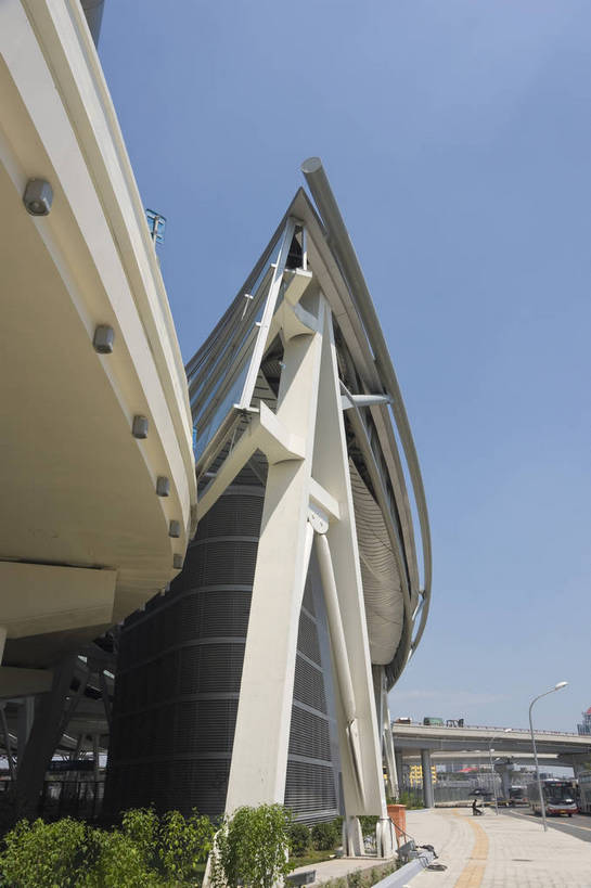 无人,摄影师,火车站,竖图,室外,白天,仰视,旅游,城市,道路,建筑,北京,中国,亚洲,局部,现代化,风景,阳光,天,经济,晴天,摄像师,标志性建筑,北京南站,bj174