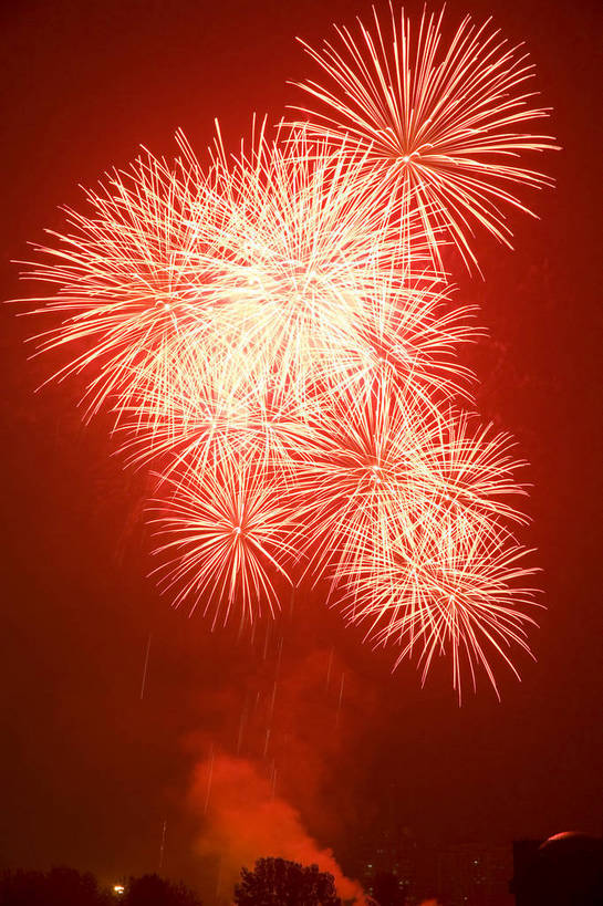 无人,摄影师,竖图,彩色,室外,旅游,夜景,北京,中国,鲜艳,美丽,红色,风景,天,礼花,摄像师,朝阳公园,烟花,bj174