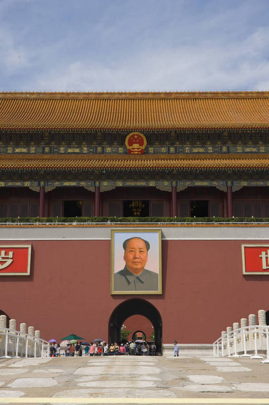 摄影师,天安门,竖图,彩色,室外,白天,旅游,名胜古迹,建筑,北京,中国,亚洲,游人,古老,壮观,古迹,历史,文化,文物,遗址,名胜,白云,蓝天,阳光,晴天,雄伟,文明,摄像师,bj174