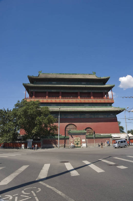 无人,摄影师,竖图,彩色,室外,白天,旅游,名胜古迹,建筑,北京,中国,亚洲,钟楼,古迹,历史,文化,文物,遗址,名胜,风景,蓝天,阳光,晴天,文明,古朴,摄像师,鼓楼,幽静,bj174