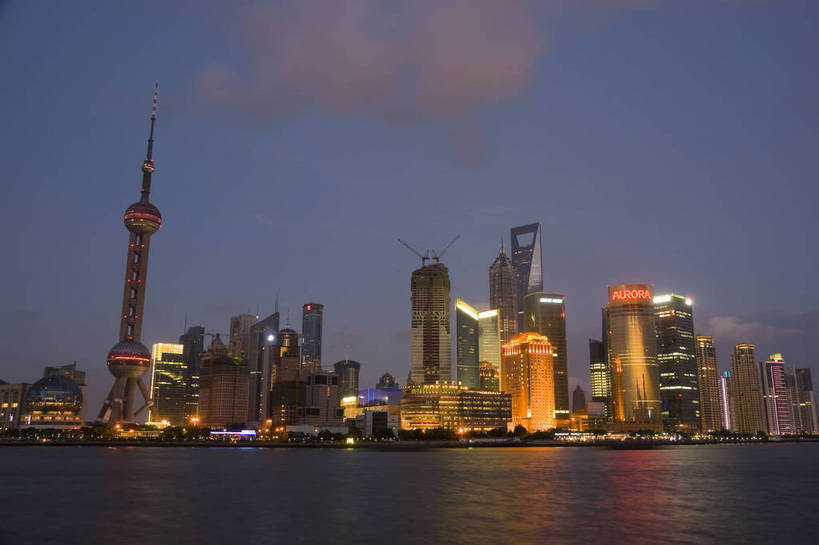 无人,摄影师,横图,彩色,室外,旅游,美景,城市,建筑,霓虹灯,夜景,上海,中国,亚洲,繁华,高大,云,楼群,灯光,黄浦江,浦东,建筑物,现代化,风景,外滩,天,经济,雄伟,市区,陆家嘴,摄像师,灯火辉煌,幽静,商业,高层建筑,东方明珠塔,标志性建筑,bj174