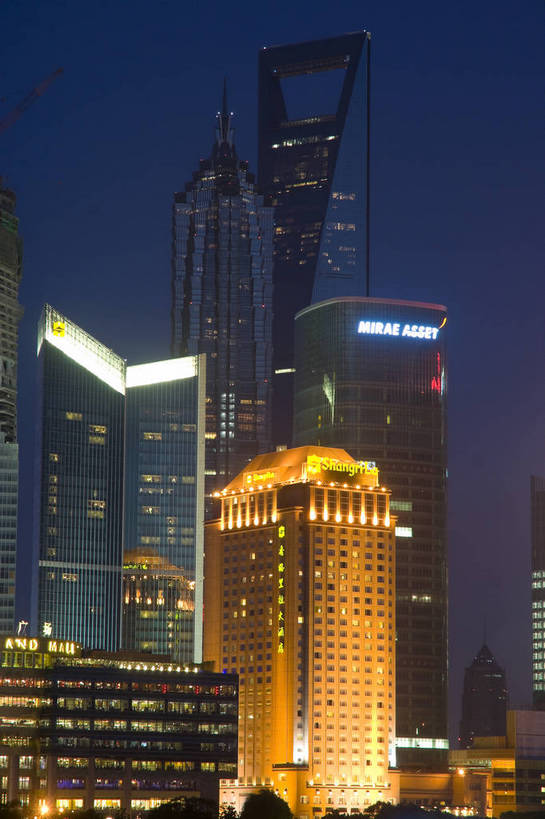 无人,摄影师,竖图,彩色,室外,旅游,美景,城市,建筑,霓虹灯,夜景,上海,中国,亚洲,繁华,高大,云,楼群,灯光,浦东,建筑物,现代化,风景,外滩,天,经济,雄伟,市区,陆家嘴,摄像师,灯火辉煌,幽静,商业,高层建筑,标志性建筑,bj174