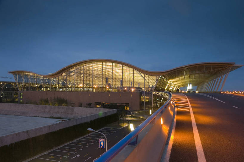 无人,摄影师,横图,彩色,室外,旅游,城市,飞机场,高速公路,建筑,中国,亚洲,云,灯光,建筑物,现代化,风景,黄昏,天,经济,摄像师,傍晚,上海浦东国际机场,bj174