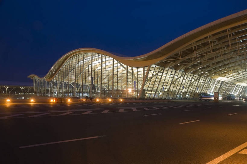 无人,摄影师,横图,彩色,室外,旅游,城市,道路,飞机场,建筑,夜景,中国,亚洲,灯光,建筑物,现代化,风景,经济,摄像师,上海浦东国际机场,bj174