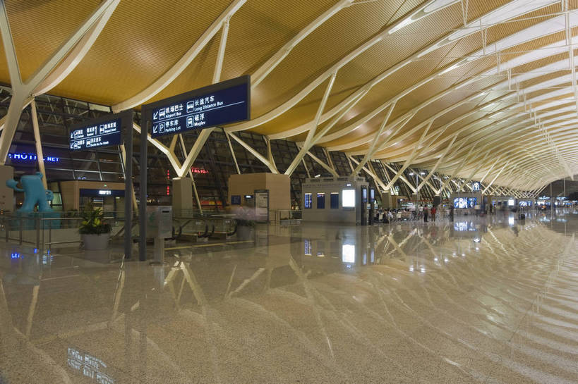 摄影师,横图,彩色,室内,白天,旅游,城市,飞机场,建筑,上海,中国,亚洲,繁华,豪华,顾客,建筑物,浦东国际机场,现代化,风景,经济,候机室,宽敞,摄像师,bj174