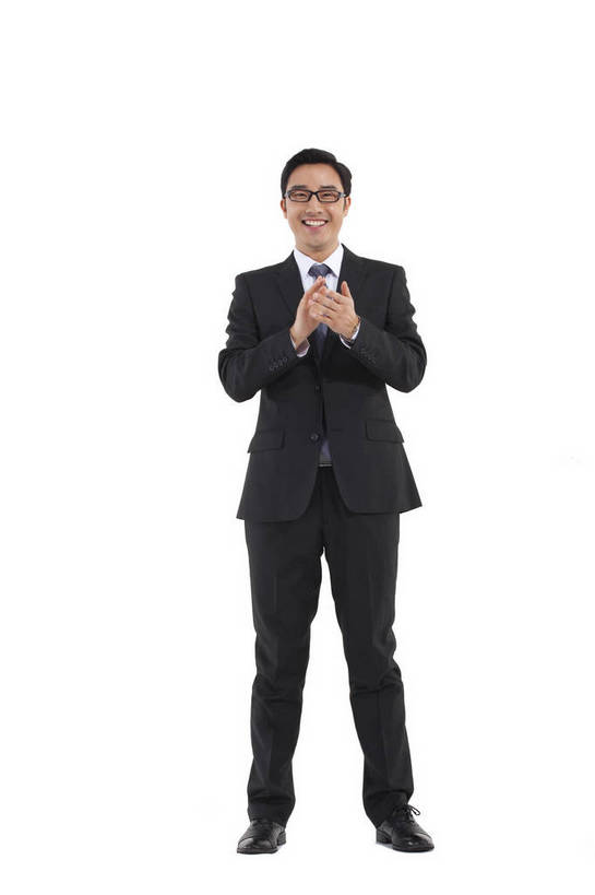 东方人,一个人,商务人士,商务男性,站,鼓掌,微笑,竖图,彩色,室内,白天,白色背景,正面,衬衫,西装,商务,时尚,成功,北京,中国,套装,正装,欢迎,图片,眼镜,年轻,现代,职业,享受,成熟,活力,可爱,自信,摄影,青春,赞扬,戴眼镜,商务装,工薪阶层,男人,男性,年轻男性,亚洲人,中国人,年轻人,白领,上班族,全身,影棚拍摄,衬衣,愉快,bj174