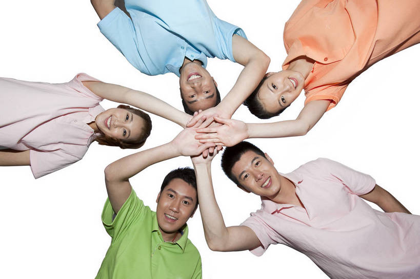 东方人,伙伴,站,微笑,横图,彩色,室外,白天,正面,仰视,时尚,友谊,合作,团队,建筑,北京,中国,图片,圈,许多人,美丽,年轻,T恤,休闲装,现代建筑,围,一群人,享受,休闲,商务楼,活力,可爱,美女,自信,摄影,生活方式,青春,优雅,同伴,团结,友情,男人,男性,年轻男性,年轻女性,女人,女性,亚洲人,中国人,年轻人,拉手,半身,影棚拍摄,高兴,愉快,bj174