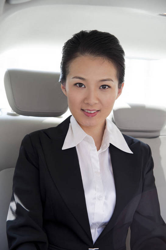 东方人,一个人,商务人士,商务女性,坐,微笑,竖图,彩色,室内,白天,白色背景,正面,西装,商务,时尚,性感,成功,汽车,北京,中国,套装,正装,图片,美丽,年轻,漂亮,现代,职业,享受,成熟,活力,可爱,美女,自信,摄影,青春,优雅,小汽车,商务装,工薪阶层,年轻女性,女人,女性,亚洲人,中国人,年轻人,白领,上班族,半身,影棚拍摄,愉快,bj174