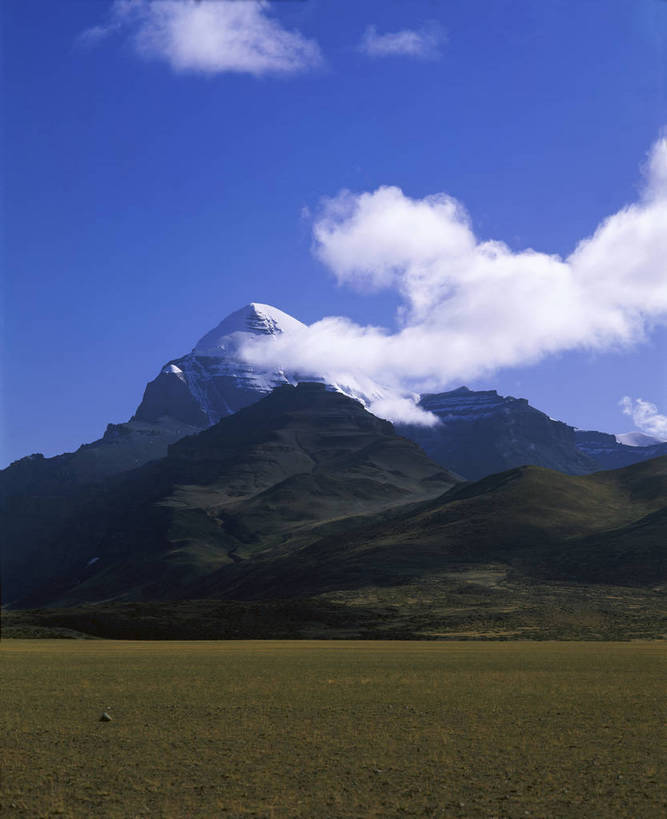 无人,竖图,彩色,室外,白天,旅游,度假,草地,草原,美景,名胜古迹,山,雪山,标志建筑,地标,建筑,中国,亚洲,遗迹,图片,高山,山峰,山脚,山峦,古迹,文物,娱乐,建设,古建筑,西藏,白云,风景,蓝天,天空,自然,平原,享受,休闲,远景,旅游胜地,放松,摄影,地理,缭绕,风光,宁静,自然风光,藏,古文明,东亚,西藏自治区,青海,青海省,神山天葬台,中华人民共和国,西南地区,西北地区,阿里,青,玉树州,玉树藏族自治州,险峻,冈仁波齐峰,普兰县,玉树,冈底斯山脉,岗仁布钦,世界之轴,冈仁波齐,吉罗娑山,bj174